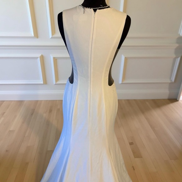 Brand New Unaltered | Sarah Seven Cassiopeia | Chapel Length Wedding Gown Size 8 - Picture 10 of 16